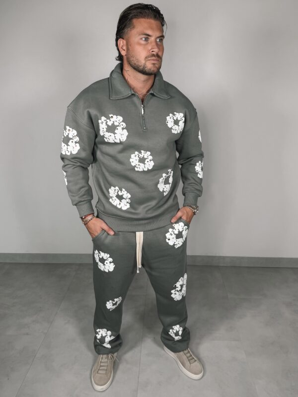 Inspired Flower Joggingsuit - Polo Green