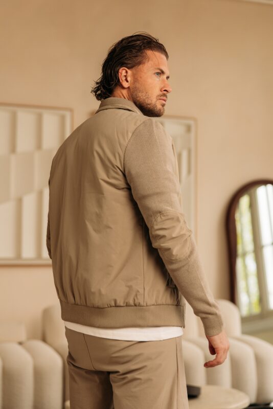 Knitted sleeve jacket - Beige