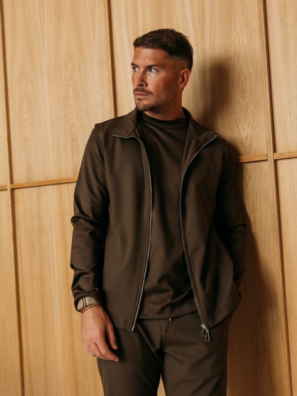 Facetune_01-09-2026-17-05-58 Classic Gilet Tech - Choco